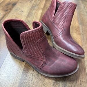 Women's Burgundy Roan Gossip Ankle Boots Sz 8